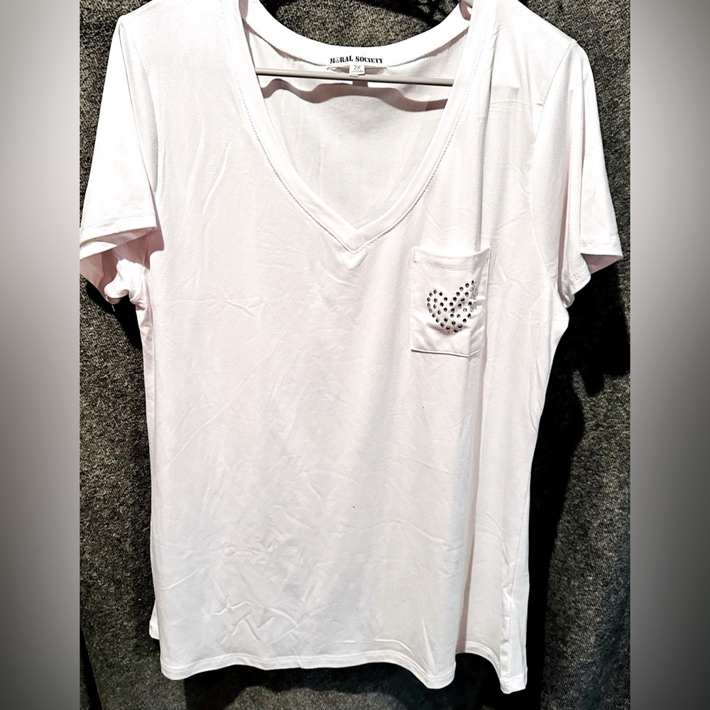 Moral Society White Women’s Size 2xl V Neck Short Sleeve T Shirt w/Rhinestones